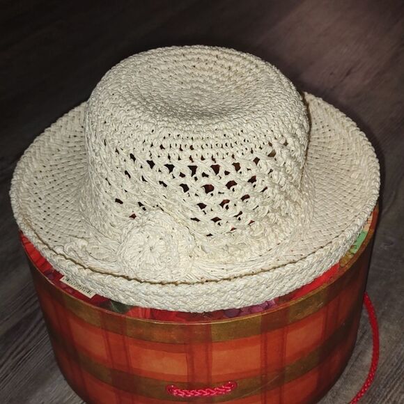 Beautiful Arlin hat One Size - Picture 2 of 6